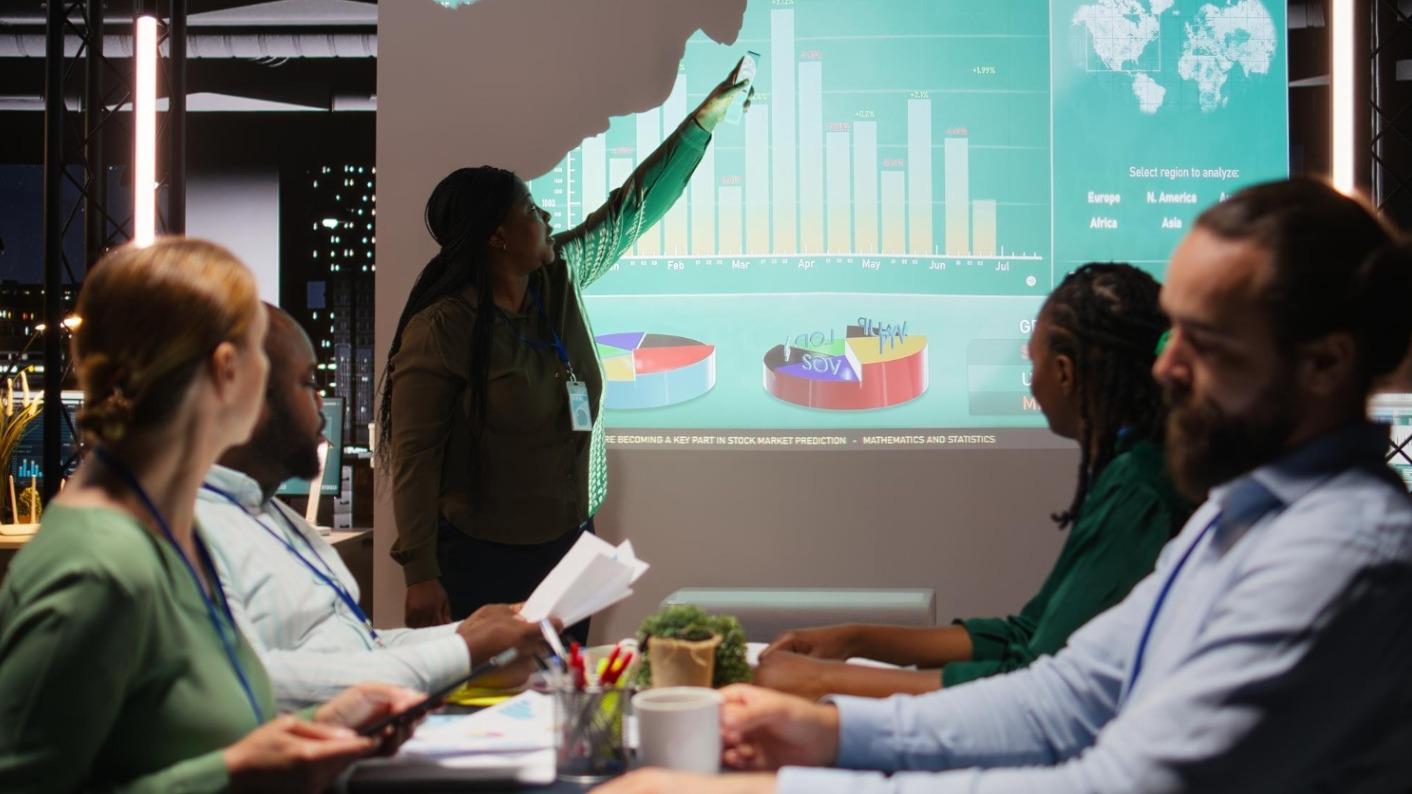 The "Agentic" Shift: Why Your 3PL Must Prepare for the AI Buyer and Hyper-Fragmented Margins