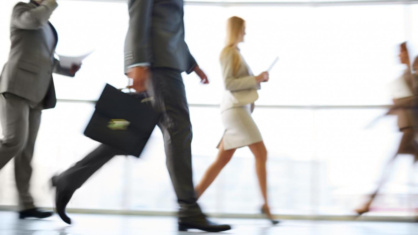 The Fulfillment Flash: Tech Gaps, Cross-Border Surcharges, and Operations on Autopilot