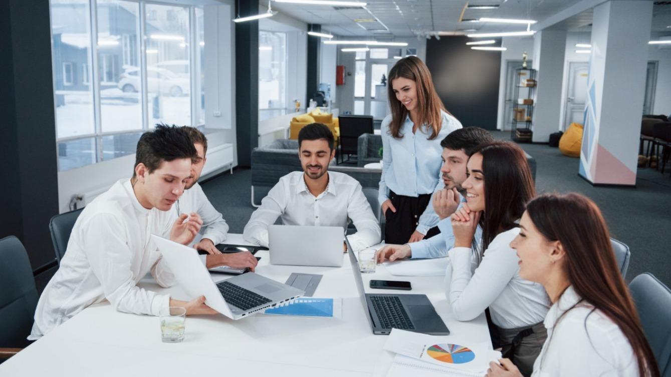 Global Supply Chain Brief: Early Peak Season, Gartner Rankings, and the AI Shopping Shift